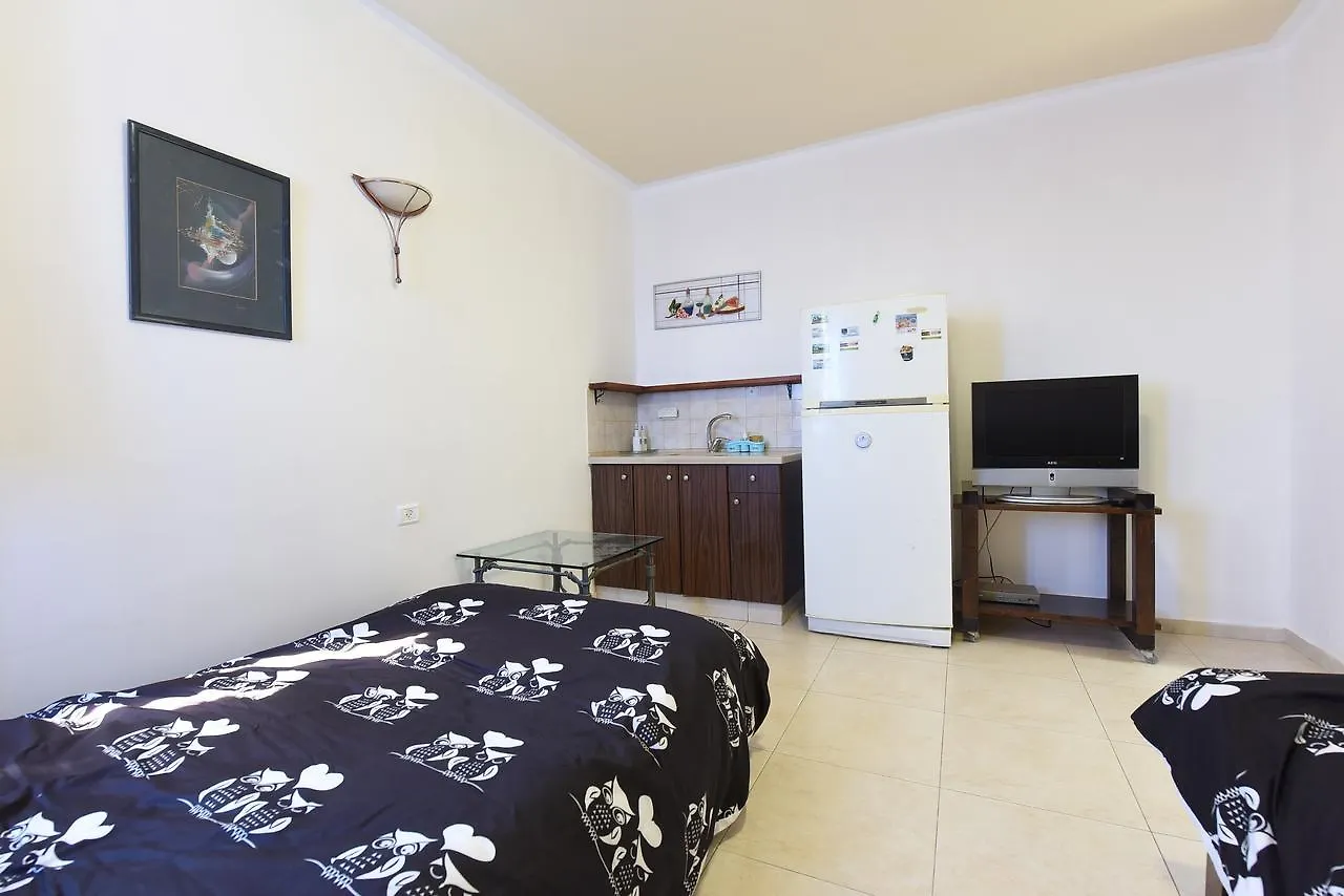 Flintstone Guest House Eilat