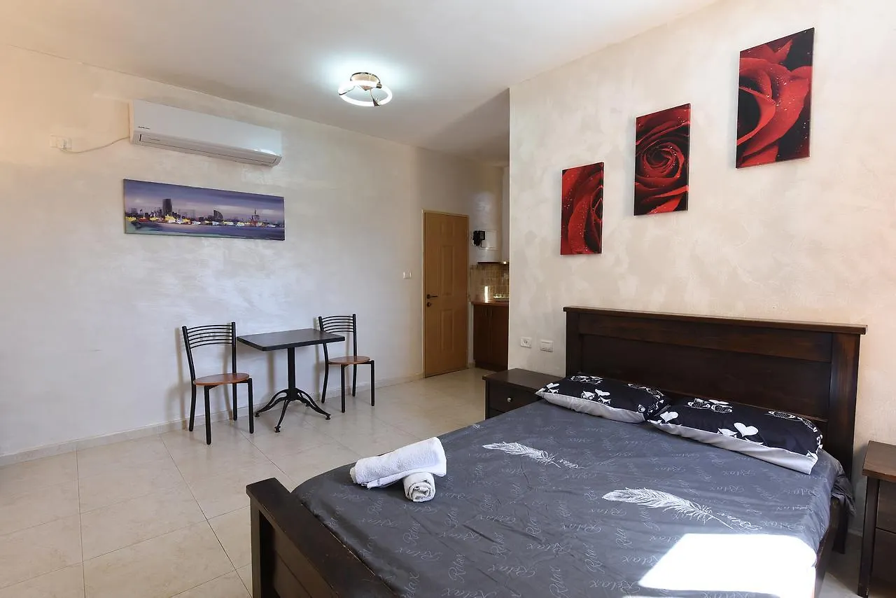 Flintstone Guest House Eilat