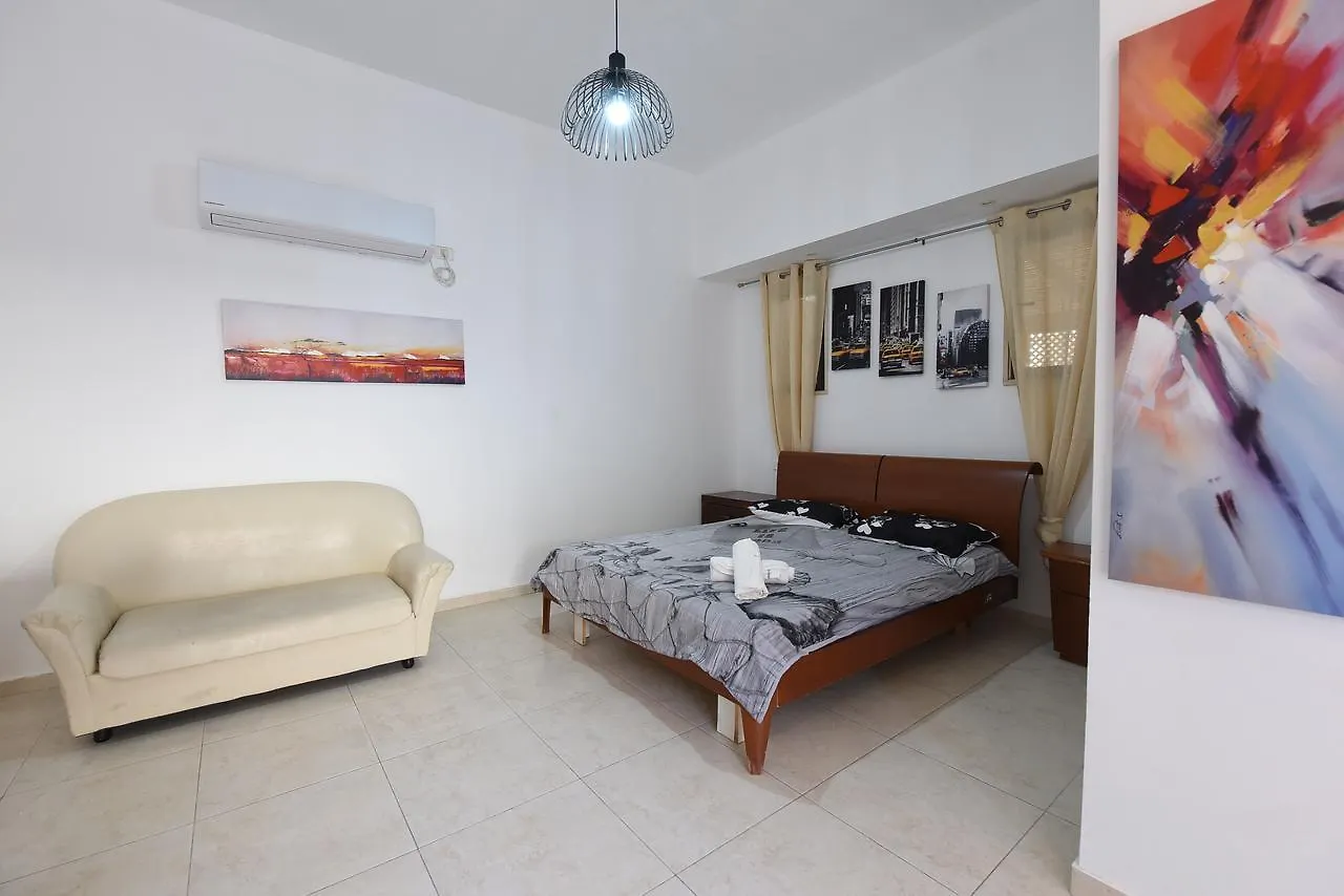 Flintstone Guest House Eilat