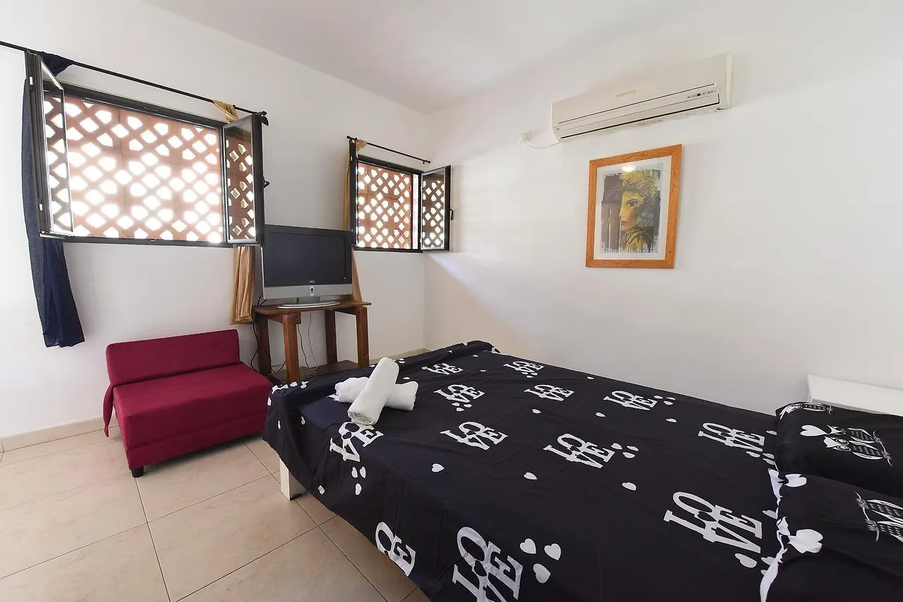 Flintstone Guest House Eilat